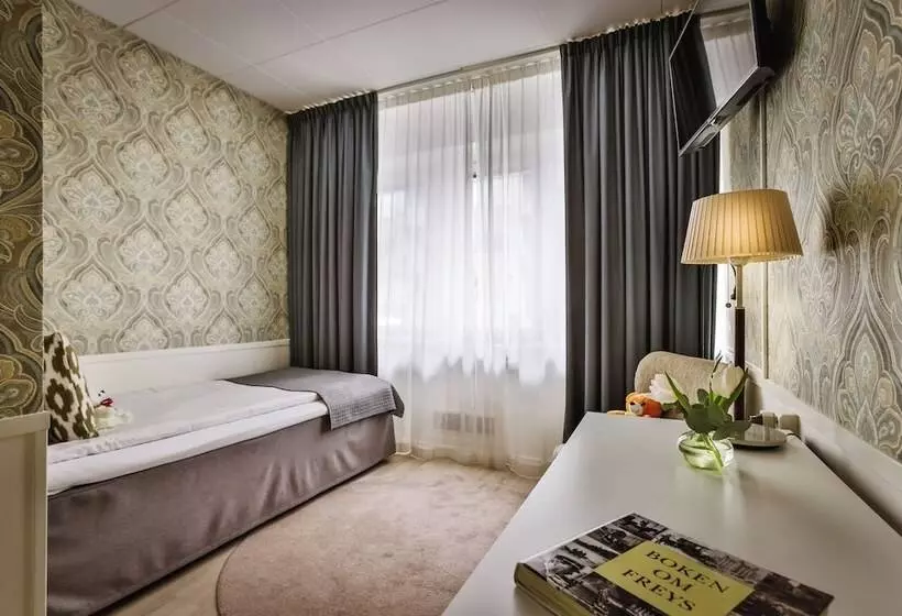 اتاق استاندارد یک نفره, Corner Hotel