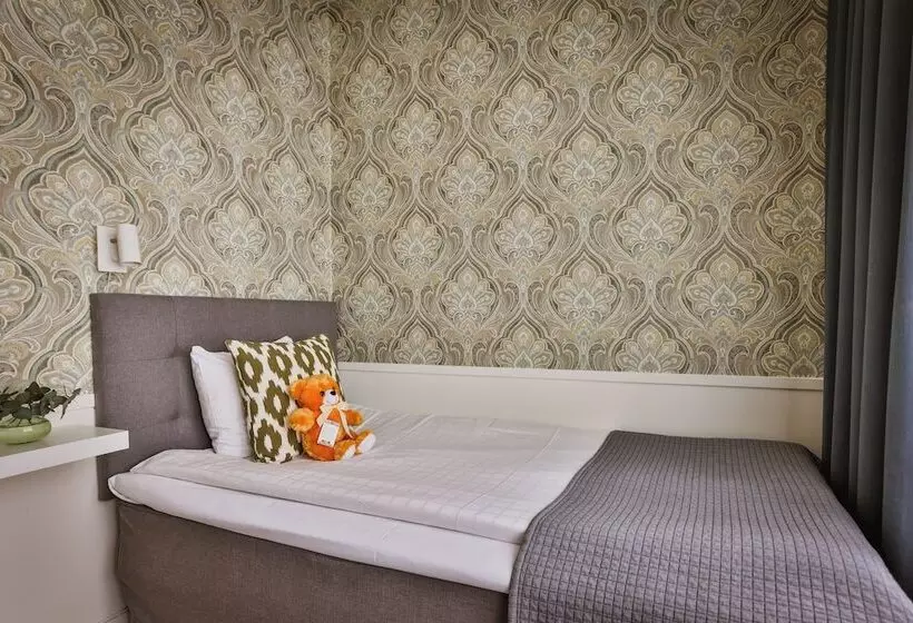 اتاق استاندارد یک نفره, Corner Hotel