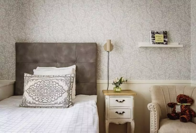 اتاق استاندارد یک نفره, Corner Hotel