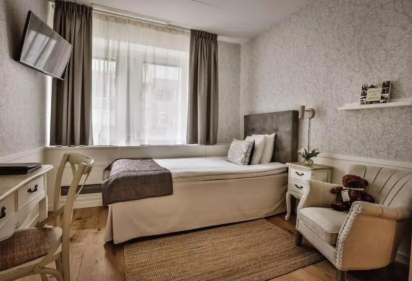 اتاق استاندارد یک نفره, Corner Hotel