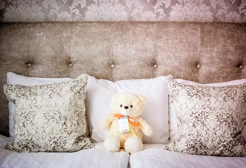 اتاق استاندارد سه نفره, Corner Hotel