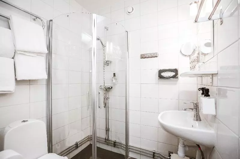 اتاق استاندارد یک نفره, Corner Hotel