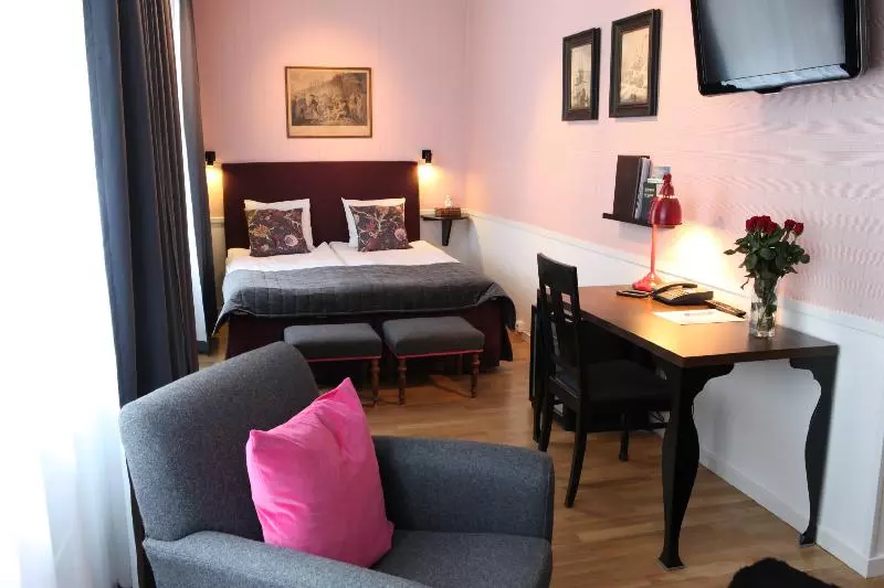 اتاق سوپریور, Corner Hotel