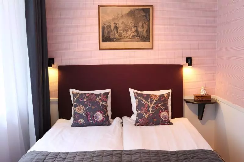 اتاق سوپریور, Corner Hotel