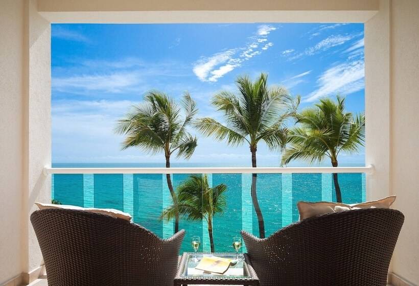 小型套房带海景, Waves Hotel And Spa By Elegant Hotels   All Inclusive
