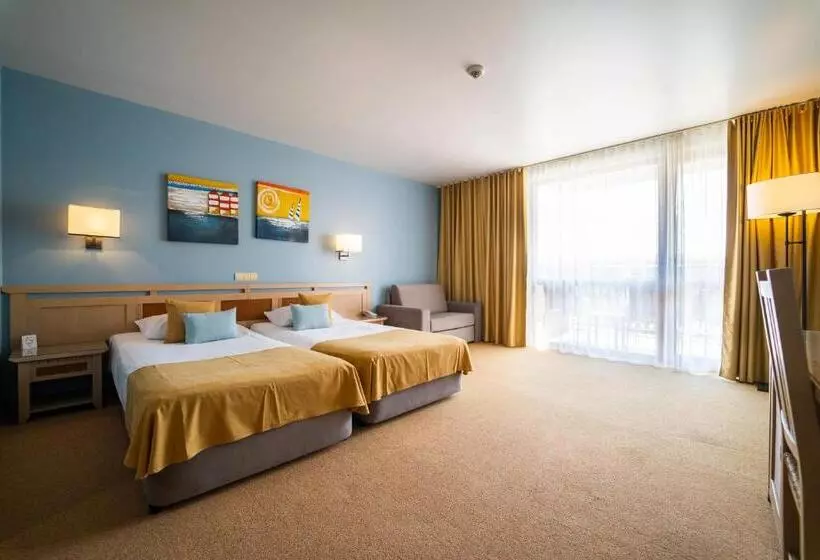 اتاق اساندارد با چشم‌انداز جانبی به دریا, Hvd Club Hotel Miramar   Ultra All Inclusive