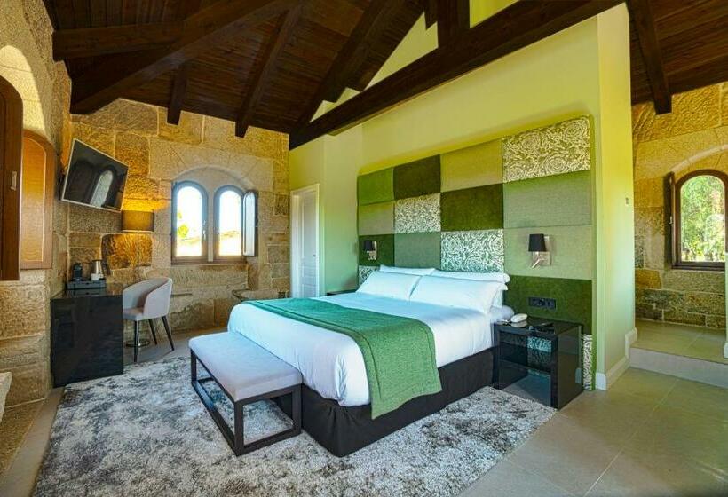 חדר דלוקס לשלושה, As Torres Da Hermida