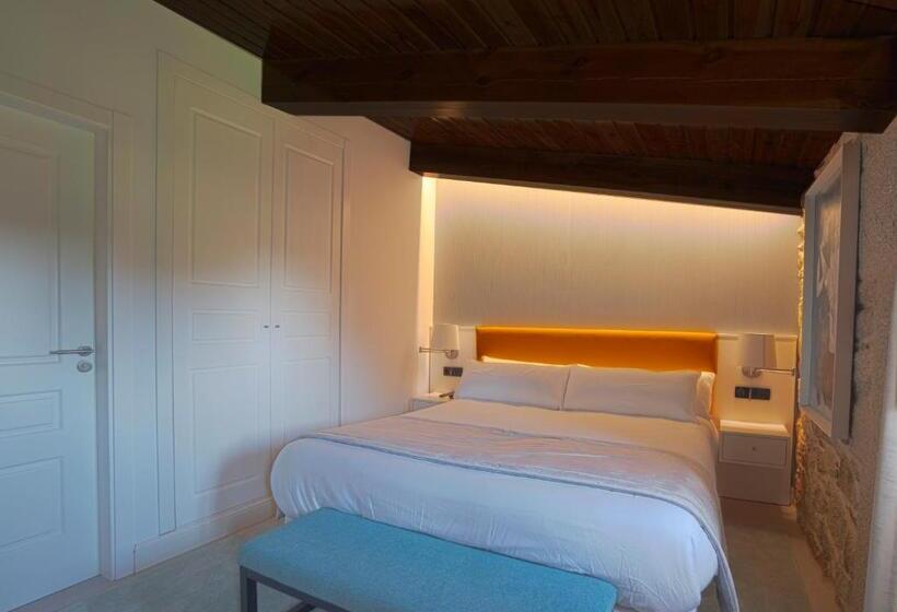 חדר סופריור, As Torres Da Hermida