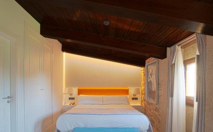 חדר סופריור, As Torres Da Hermida