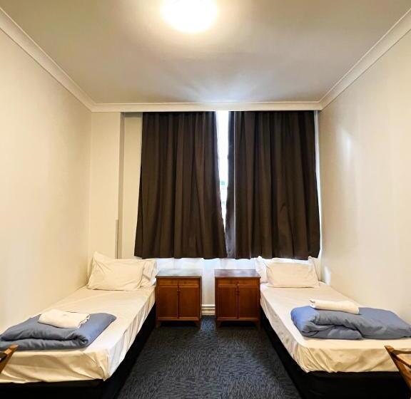 스탠다드 4인용 룸 공용 욕실, Fort Street Accommodation