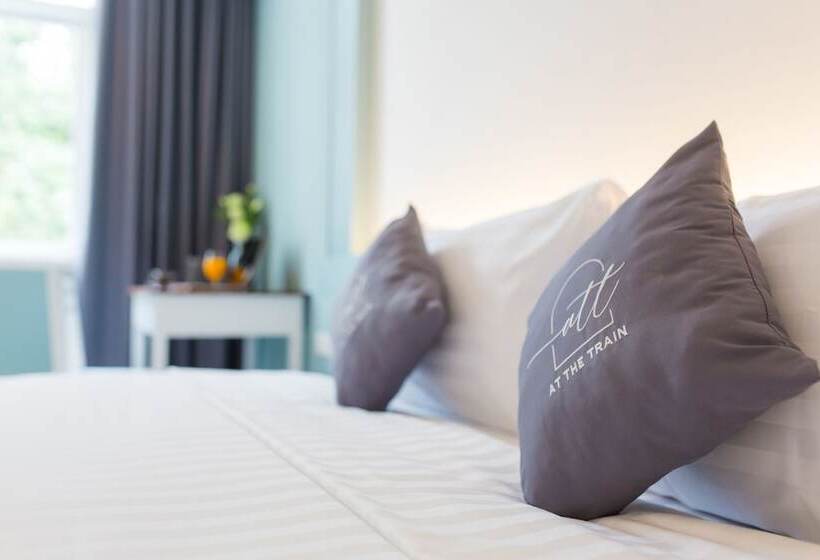 标准间, At The Train  Chiangmai