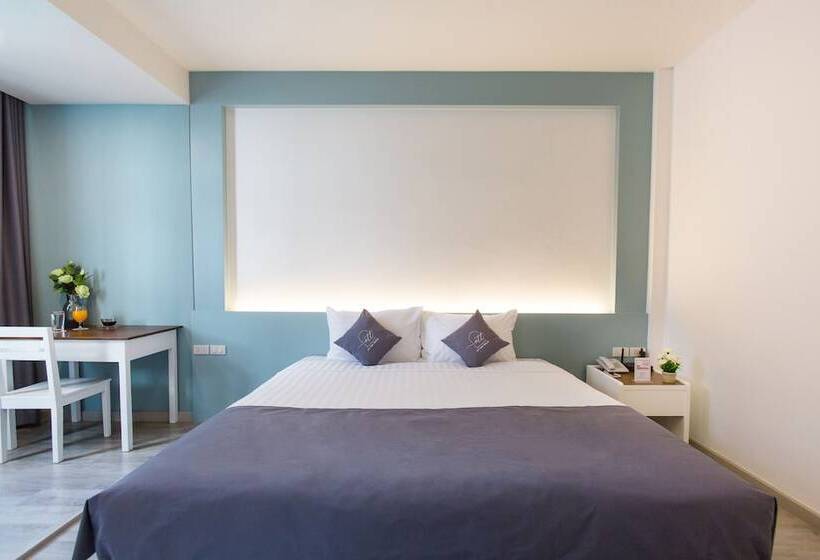 Номер Стандарт, At The Train Chiangmai