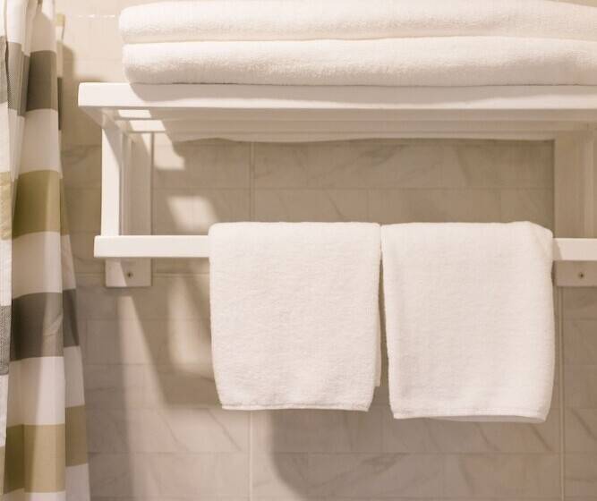 标准间, At The Train  Chiangmai