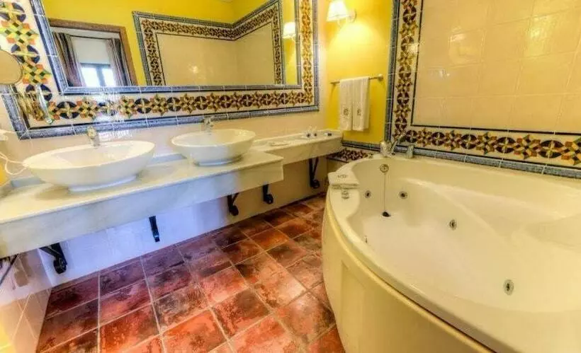 سوییت جونیور, Cortijo Los Naranjos De San Juan