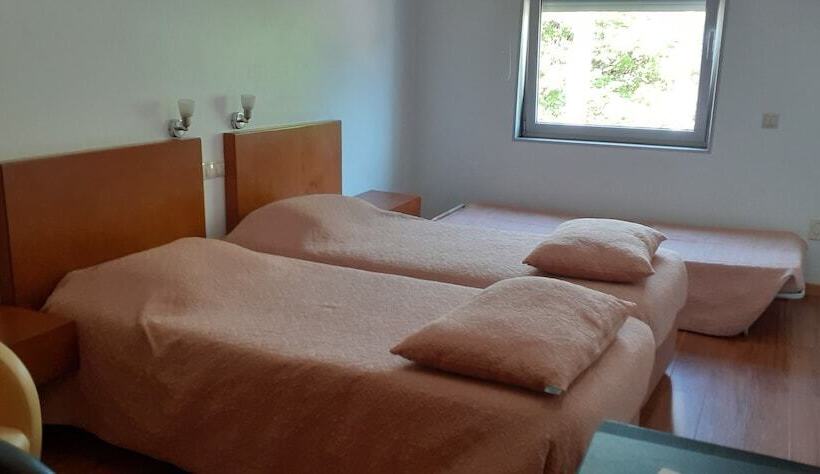 スタンダードトリプルルーム, De Cerva