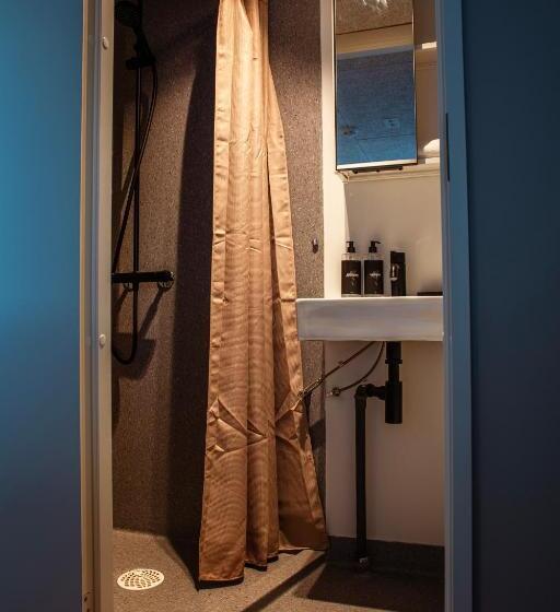 חדר סטנדרט, Djurhuus