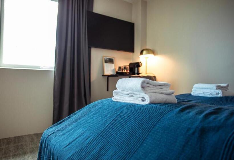 חדר סטנדרט, Djurhuus