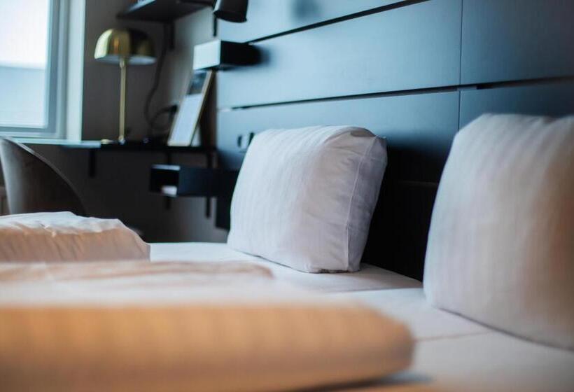 חדר סטנדרט, Djurhuus