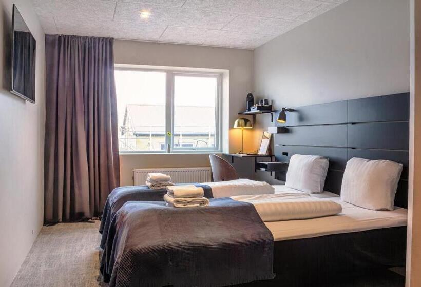 חדר סטנדרט, Djurhuus