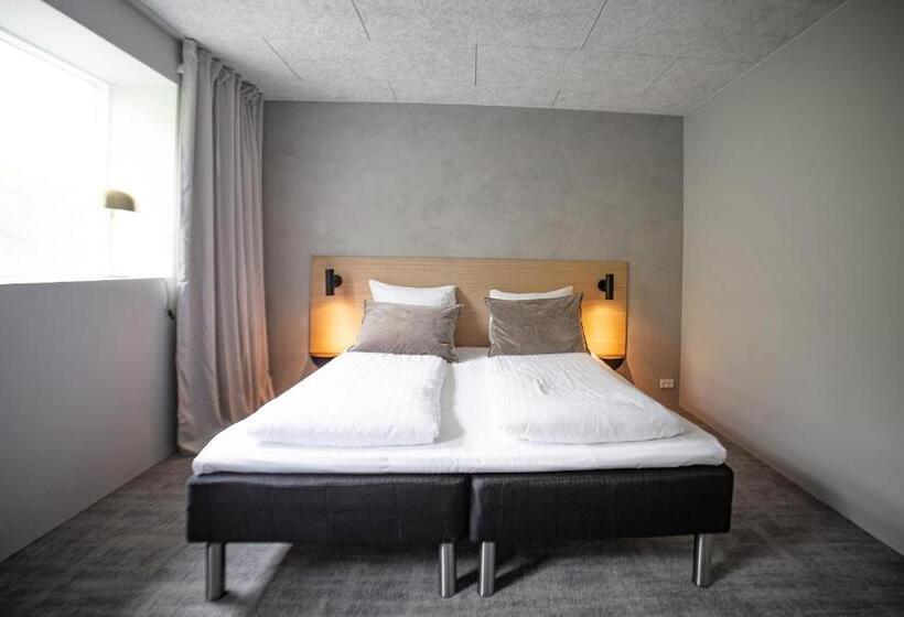 סוויטה נוף לים, Djurhuus