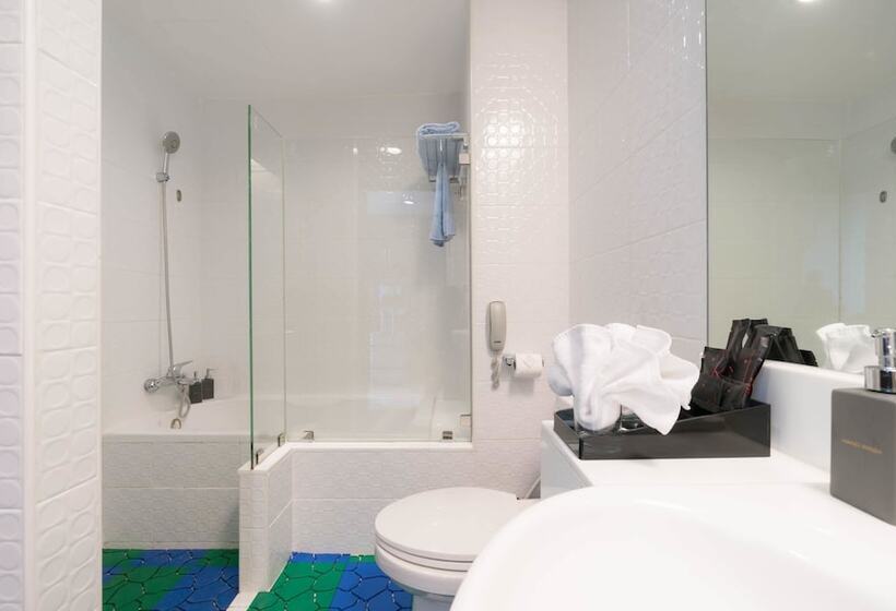 テーマパークスタンダードルーム, Furamaxclusive Asoke  Bangkok