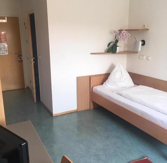 اتاق استاندارد یک نفره, Kolpinghaus Salzburg Sommerhostel