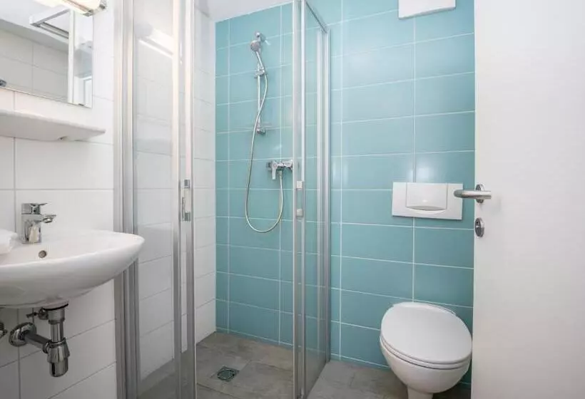 اتاق استاندارد چهار تخته, Kolpinghaus Salzburg   Sommerhostel