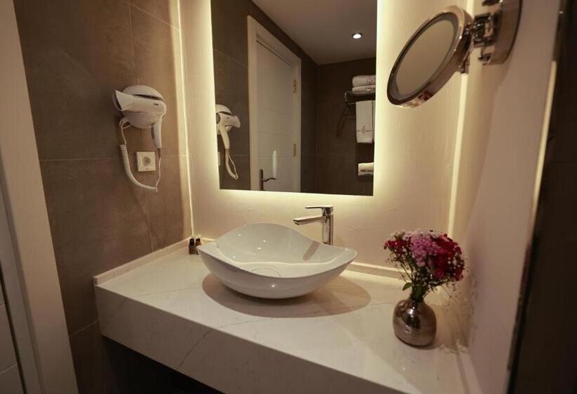 Standard Triple Room, Nova Plaza Orion