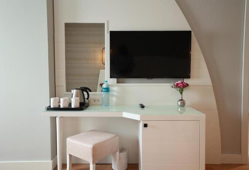 Standard Triple Room, Nova Plaza Orion