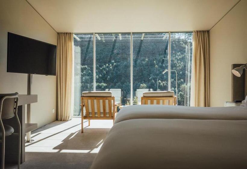 Номер Стандарт Вид на Горы, Octant Douro