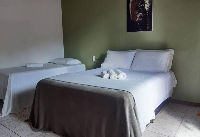 غرفة قياسية ثلاثية, Pousada Da Praça