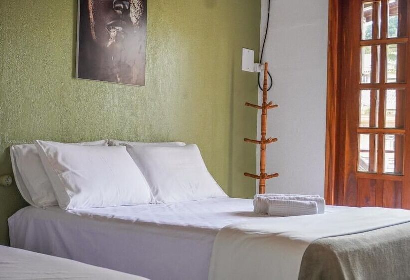 غرفة قياسية ثلاثية مزودة بشرفة, Pousada Da Praça