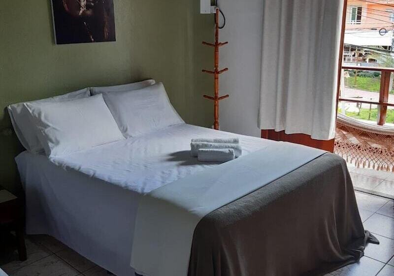 غرفة قياسية ثلاثية مزودة بشرفة, Pousada Da Praça