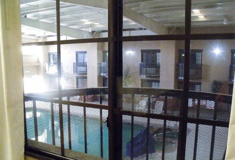 Pokój Standard 2 Łóżka Małżeńskie, Clarion Pointe Winslow I 40