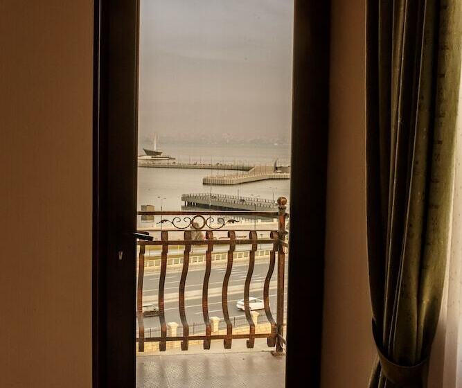 اتاق استاندارد, The Crown