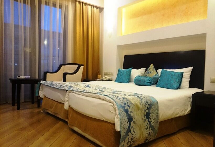 اتاق استاندارد, The Crown