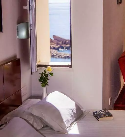 سوییت جونیور با چشم‌انداز دریا, Theo Sunset Bay