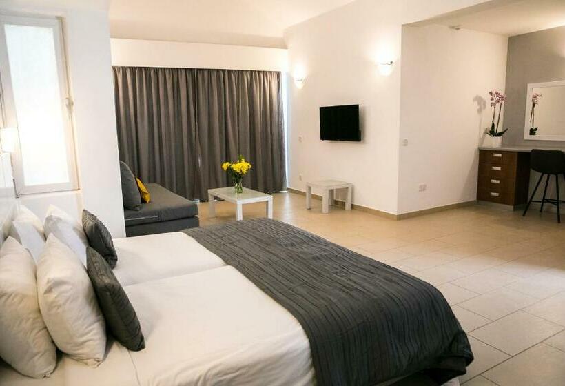 オーシャンビュージュニアスイート, Theo Sunset Bay