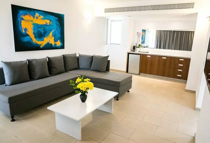 سوییت خانوادگی, Theo Sunset Bay