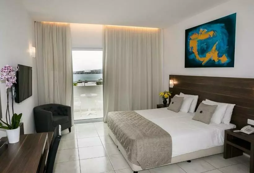 اتاق اساندارد با چشم‌انداز جانبی به دریا, Theo Sunset Bay