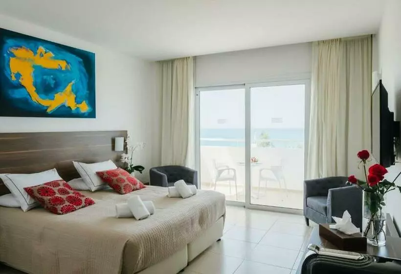 اتاق اساندارد با چشم‌انداز جانبی به دریا, Theo Sunset Bay