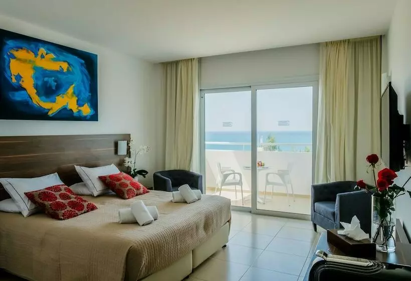 اتاق اساندارد با چشم‌انداز جانبی به دریا, Theo Sunset Bay