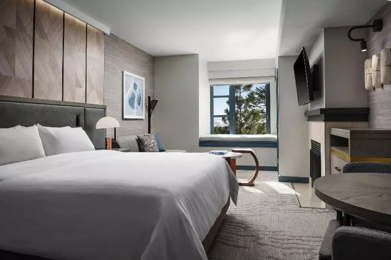 キングサイドベッドのスタンダードワンルーム, The Westin Monache Resort, Mammoth