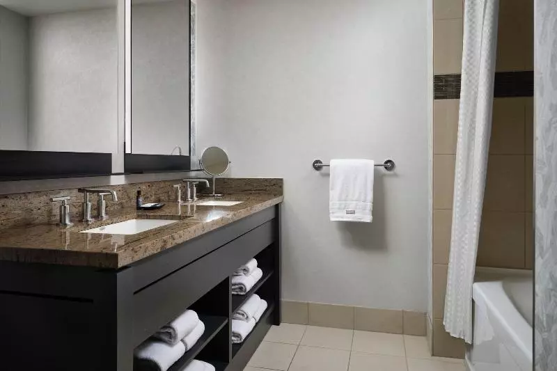 デラックススイート, The Westin Monache Resort, Mammoth