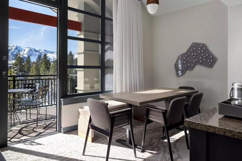 デラックススイート, The Westin Monache Resort, Mammoth