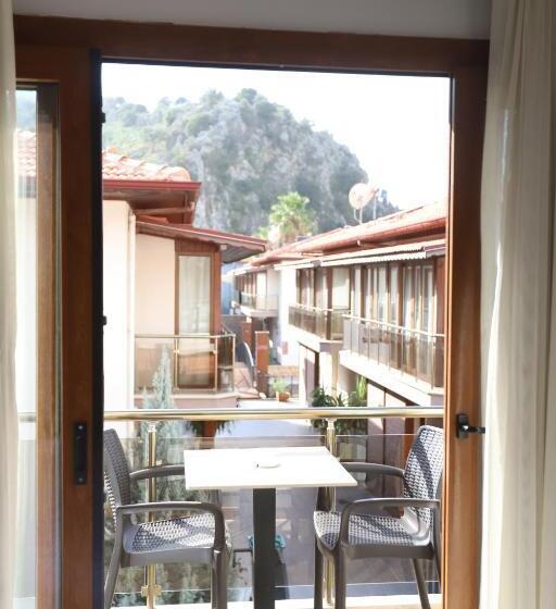 اتاق لوکس با بالکن, Dolphin Apart