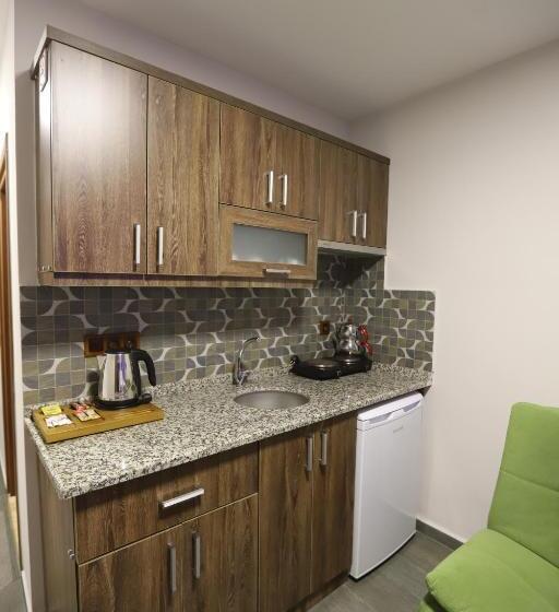 اتاق لوکس با بالکن, Dolphin Apart