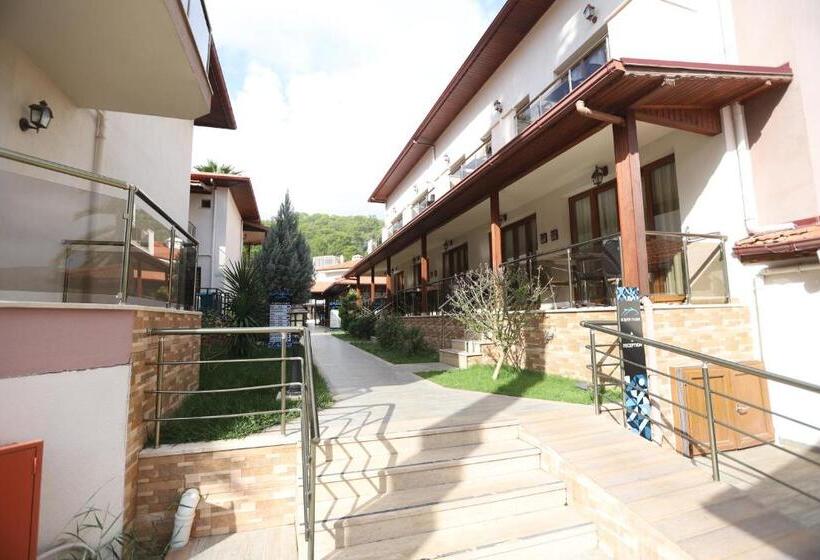 اتاق استاندارد سه تخته با بالکن, Dolphin Apart