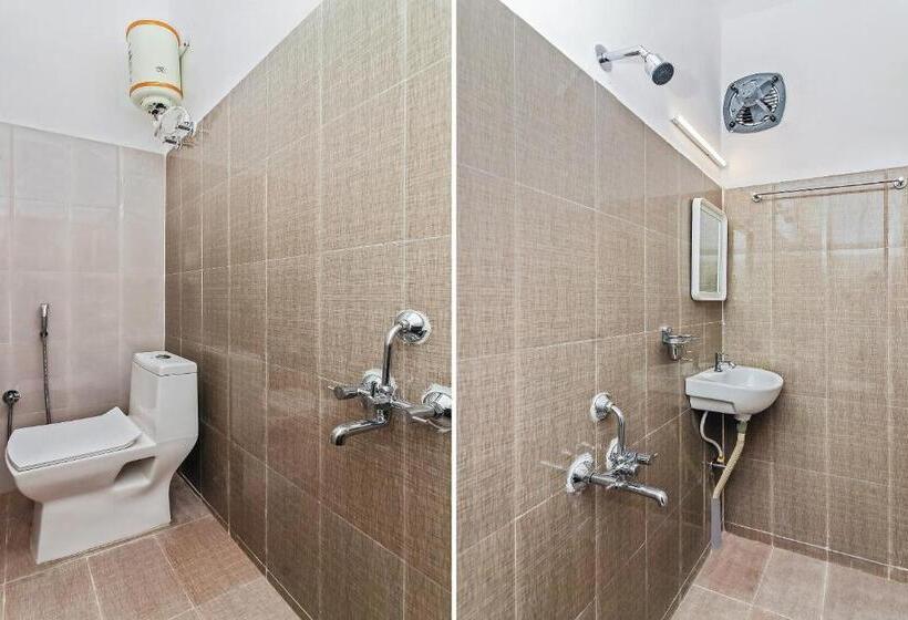 标准间, Collection O Vennela Residency