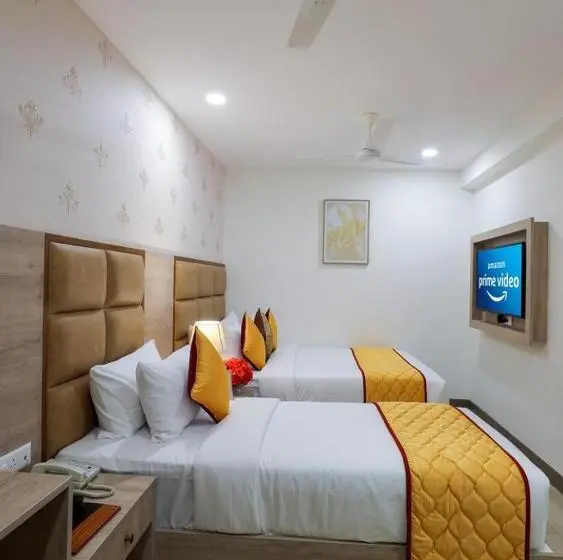 اتاق لوکس سه تخته, Gopuram Residency